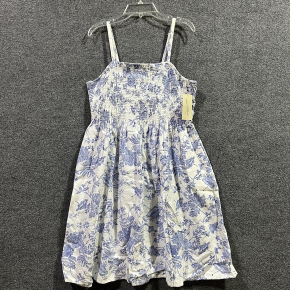 Universal Thread Dresses & Skirts - Universal Thread Smocked Mini Sundress Womens Medium White Blue Floral Linen